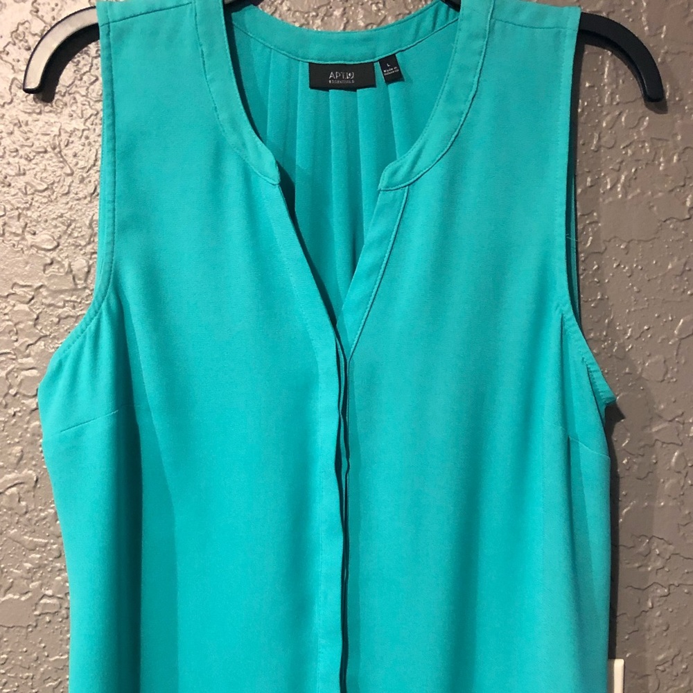 Gorgeous button down Apt 9 top